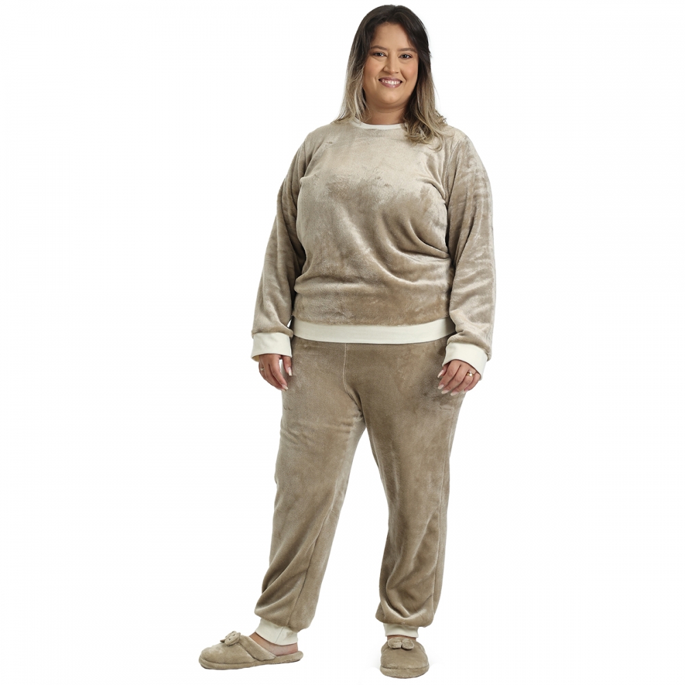 Pijama Plus Size em Pelúcia Lisa - Bege