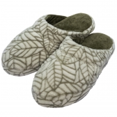 Pantufa Comfort em Plush com Pelúcia Detalhada