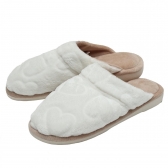 Pantufa Anatômica em Plush com Pelúcia Coração