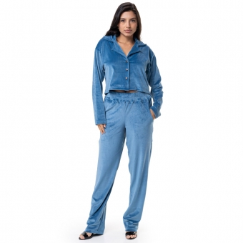 Conjunto casual em Plush com Abertura em Botão