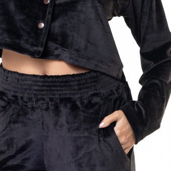 Conjunto casual em Plush com Abertura em Botão