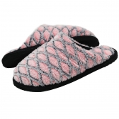 Pantufa Feminina Sola Plana em Pelúcia Estampada