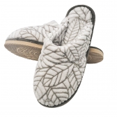 Pantufa Sola Plana em Pelúcia Detalhada