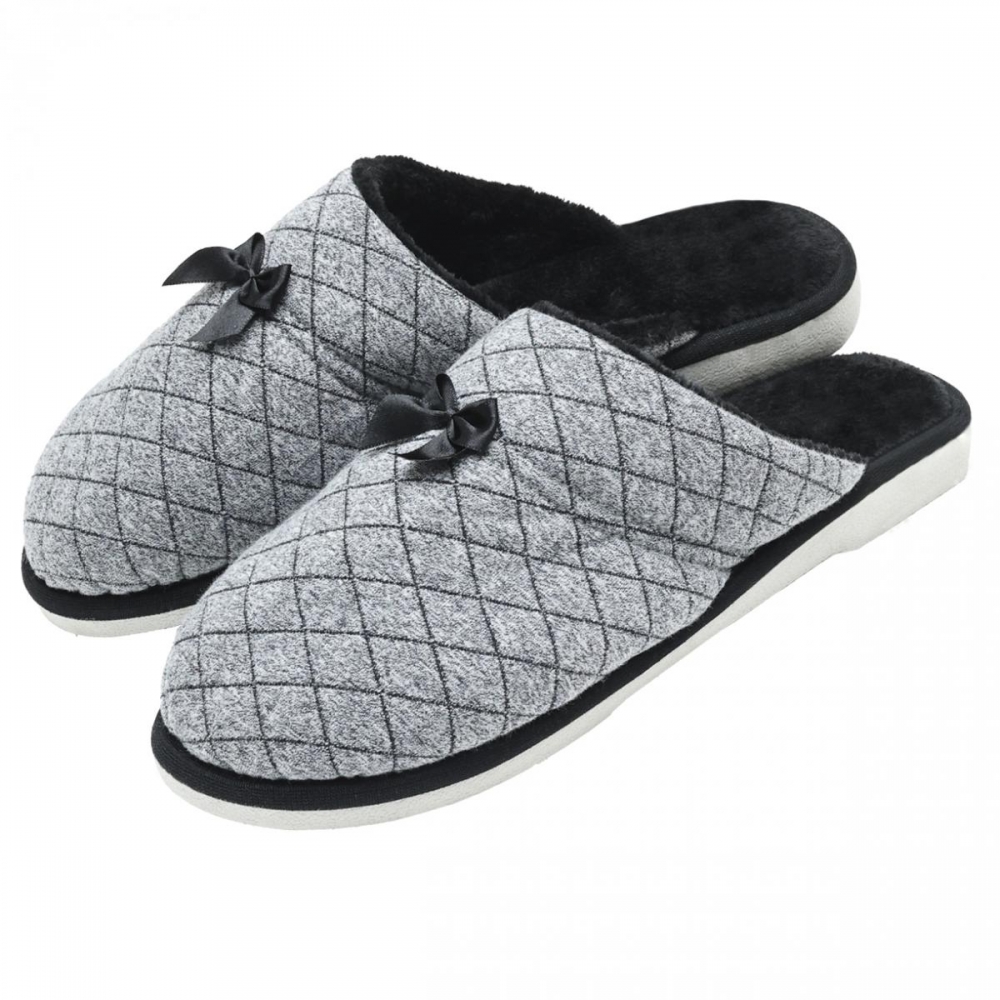 Pantufa Anatômica em Pelúcia com Quilt Matelassê